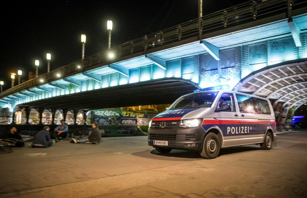 Un ofiţer de poliţie austriac, judecat pentru spionaj la Viena, a vândut Rusiei informaţii sensibile ce vizează Uniunea Europeană