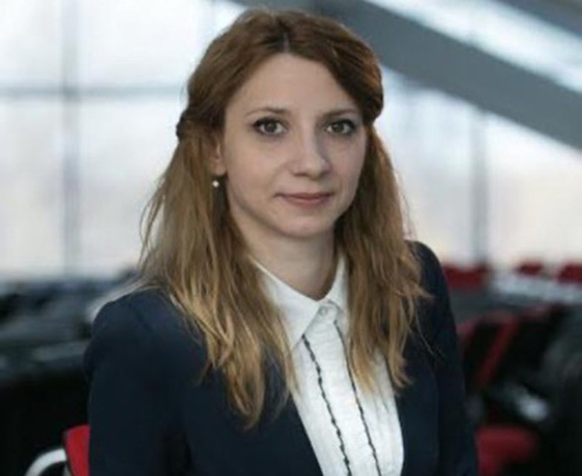 UniCredit se aşteaptă la o creştere economică de 1,5% în România în 2026, peste anul trecut, dar sub potenţial, inflaţie de 4,5% şi o dobândă-cheie de 5,5%. Cele mai mari ameninţări ţin de o instabilitate politică internă şi un eventual eşec al continuării reducerii deficitului bugetar