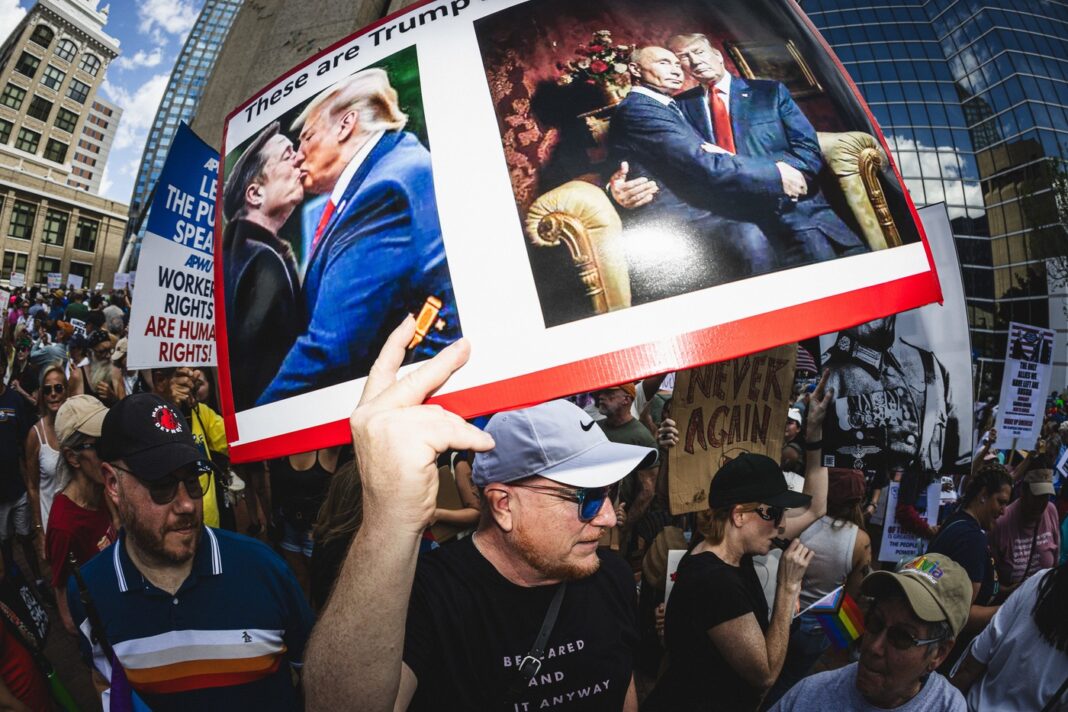Unul din doi europeni îl consideră acum pe Donald Trump un „dușman”