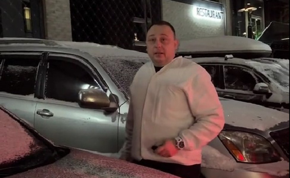 Vacanță cu peripeții. Șocul unor români când au descoperit că nu pot intra în hotelul unde au făcut rezervarea