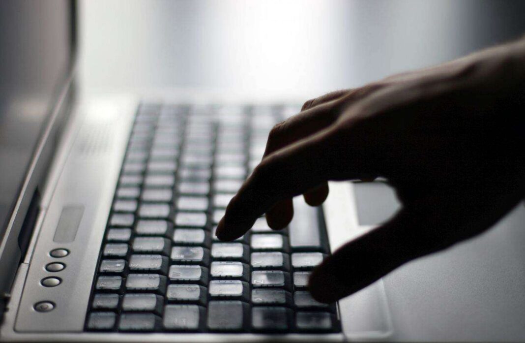 Vânzările de PC-uri au accelerat pe final de 2025, dar 2026 aduce riscuri majore pentru piață
