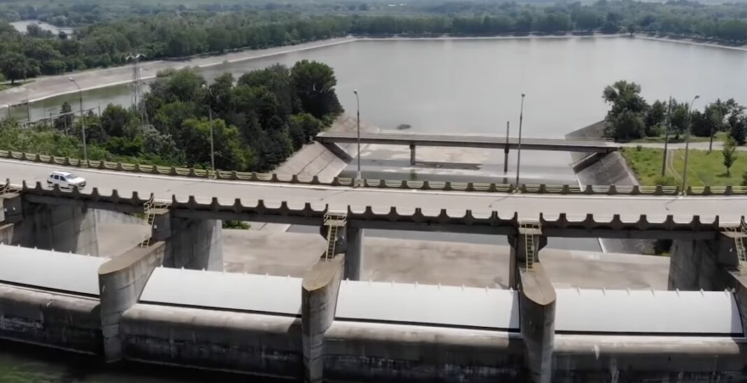 VIDEO Apa potabilă e oprită timp două zile în mai multe localități din Botoșani, din cauza lucrărilor la Barajul Stânca – Costești / Barajul este al doilea ca importanță după Porțile de Fier I