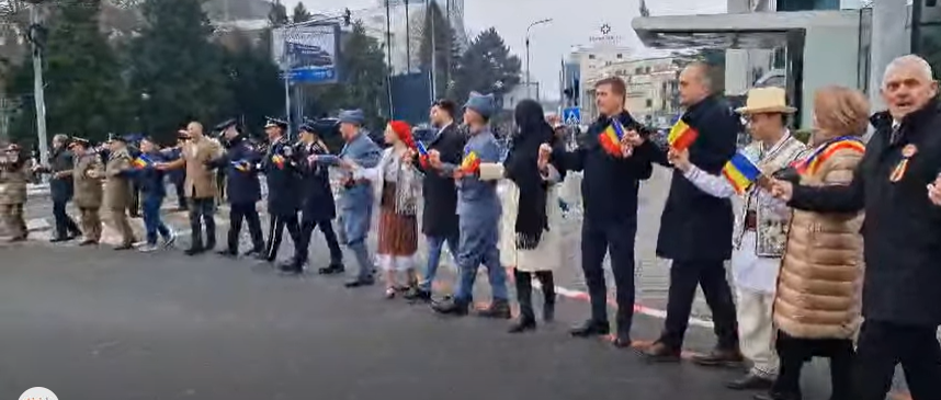 VIDEO Autorităţile din Sibiu au sărbătorit Ziua Unirii Principatelor înainte cu o zi / Explicația prefectului: „Astăzi participă mai multă lume”
