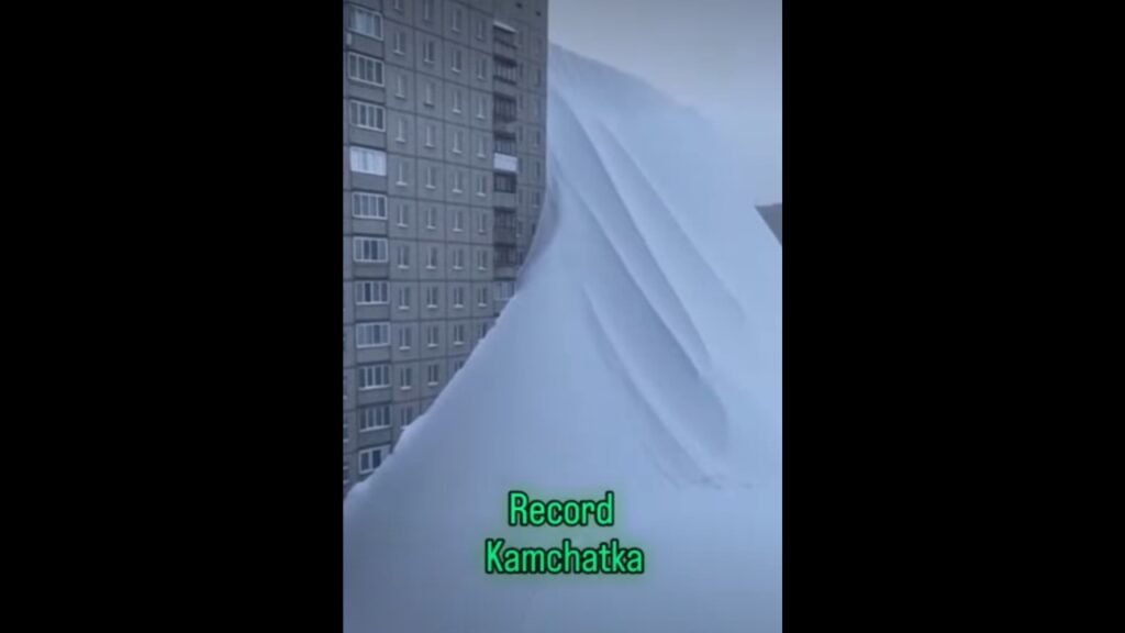 VIDEO Fake-uri virale pe rețelele de socializare cu zăpadă ”până la etajul 8” în peninsula Kamceatka, din estul Rusiei / Imaginile cu zeci de milioane de vizualizări au fost prezentate și de o parte a mass-media ca fiind reale