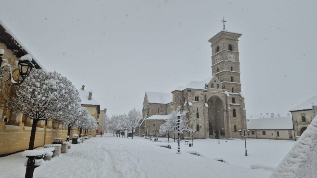VIDEO Pauza de respirație. Imagini de basm din Cetatea Alba Carolina, după ninsoare