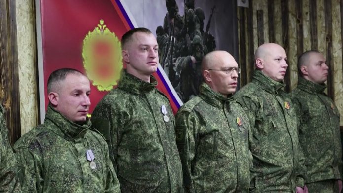 VIDEO. Rusia prezintă imagini cu șeful armatei în vizită la trupele din estul Ucrainei