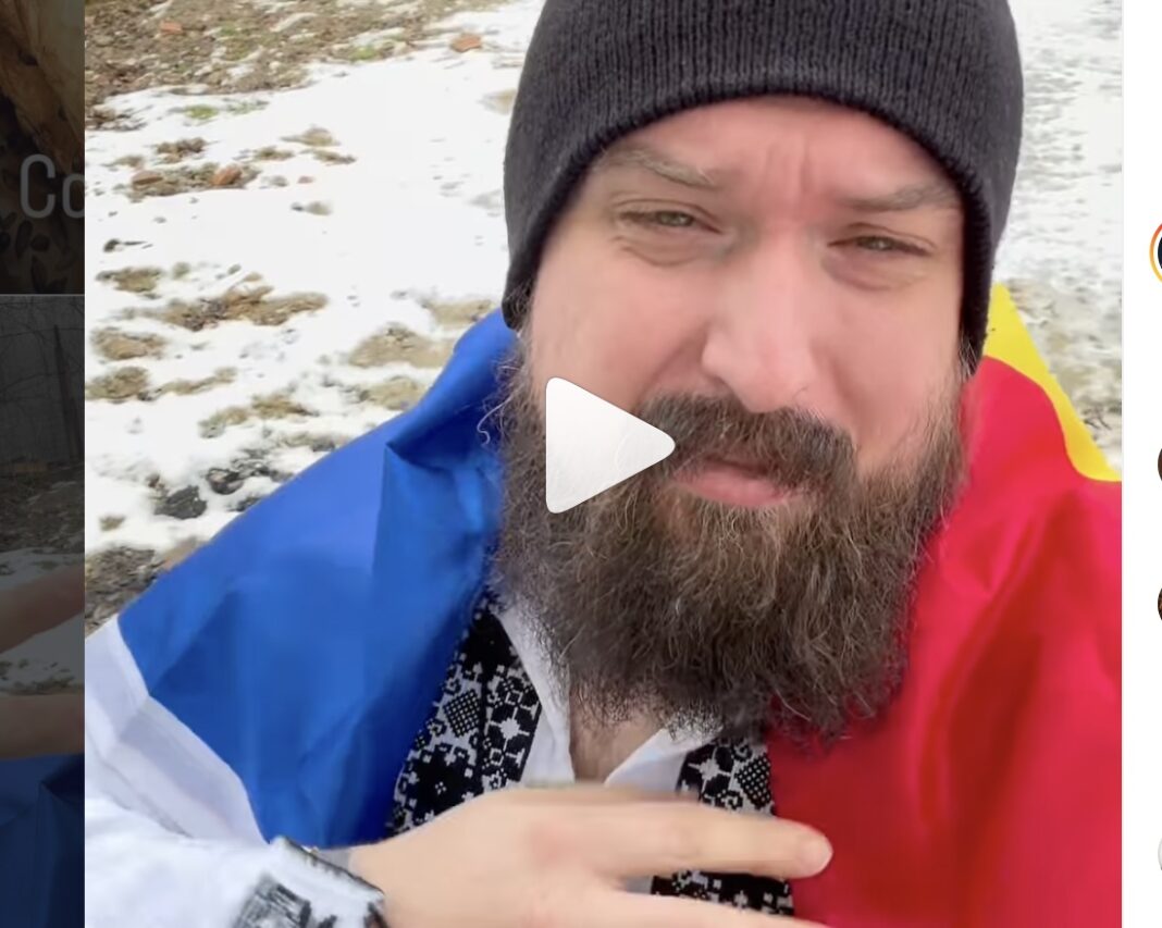 VIDEO Un american și-a luat cele patru pisici, mama și o prietenă și s-a mutat în România / A vândut tot în Florida și și-a cumpărat aici o casă / ”Aveam nevoie de o ieșire” / ”Sunt dependent de covrigi”