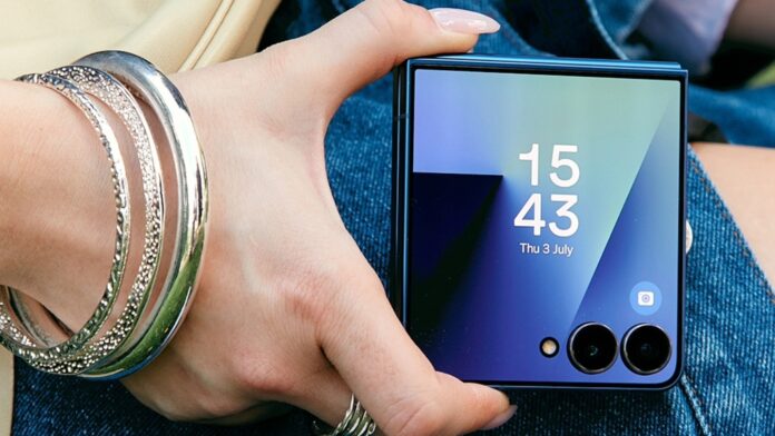 Viitoarele telefoane pliabile Samsung ar putea fi mai ușoare și cu baterii mai mari