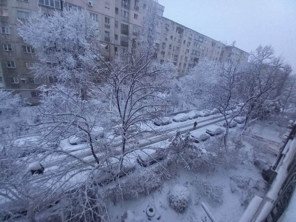 Vreme deosebit de rece în Bucureşti, cu ninsori şi temperaturi minime de până la -10 grade, în următoarele zile