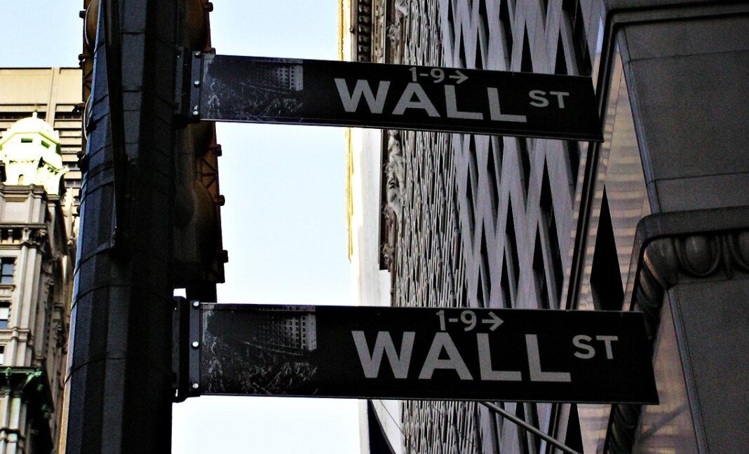 Wall Street deschide în scădere semnificativă în fața noilor amenințări vamale ale lui Donald Trump