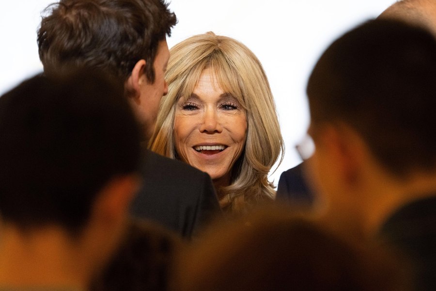Zece persoane au fost condamnate pentru hărțuire cibernetică, după ce au răspândit zvonuri false ce susțineau că Brigitte Macron s-ar fi născut bărbat