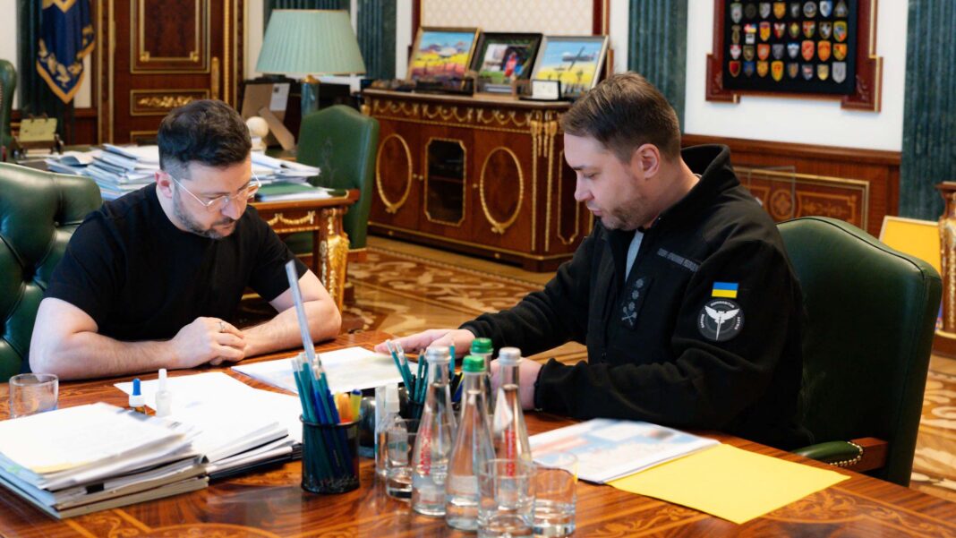 Zelenski îl numește pe șeful serviciilor de informații, Budanov, în funcția de nou șef al Administrației Prezidențiale a Ucrainei