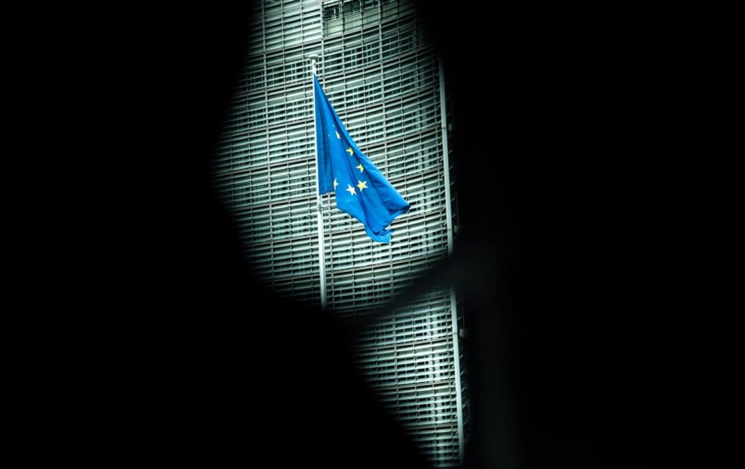 1 din 5 europeni spune că dictatura ar putea fi preferabilă