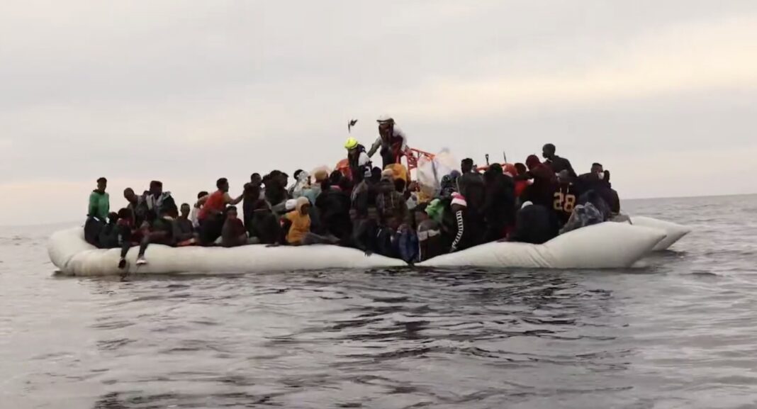 14 migranţi au murit după ce ambarcațiunea lor s-a ciocnit de o navă a pazei de coastă grecești / Între victime, o femeie însărcinată