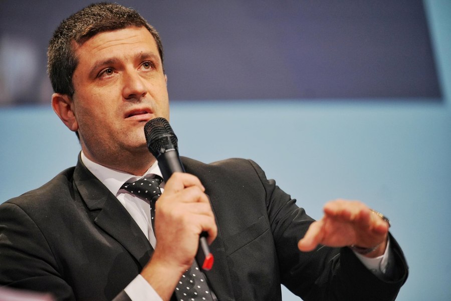„A arestat 17 oameni care furau muniție”. Ministrul Apărării justifică numirea controversată a lui Caragea la fabrica de armament Sadu