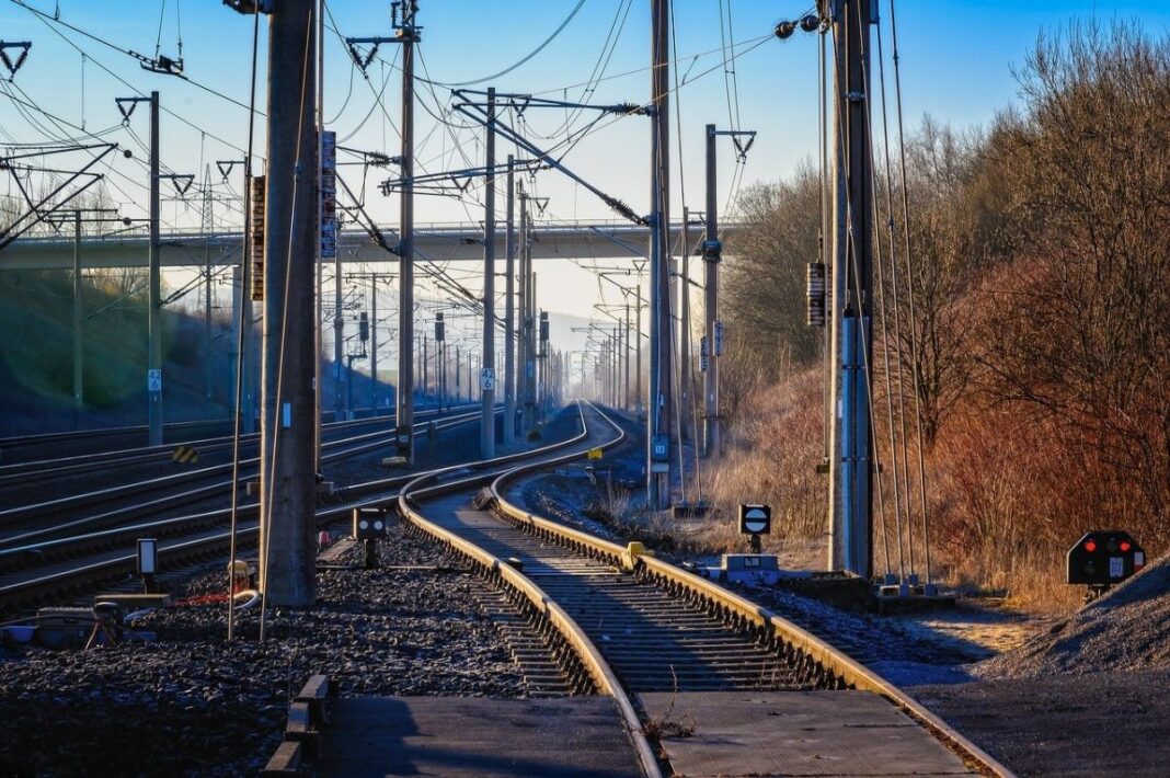 A fost atribuit contractul de 18,64 milioane de lei pentru consultanţă şi supervizarea lucrărilor de reabilitare a liniei CF Craiova-Caransebeş, lot 5