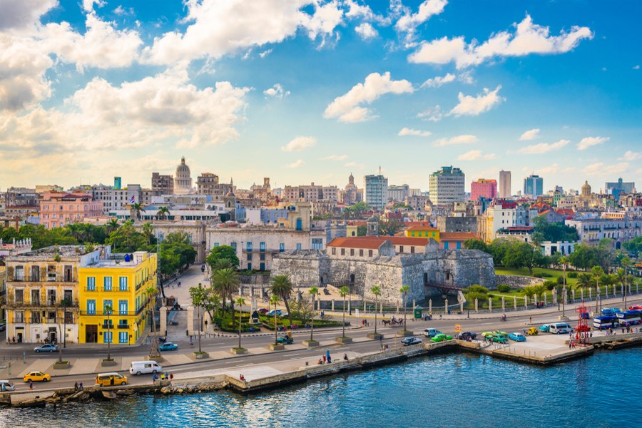 Aeroporturile din Cuba au rămas fără kerosen. Rusia a trimis un avion gol pentru a lua turiști de pe insulă