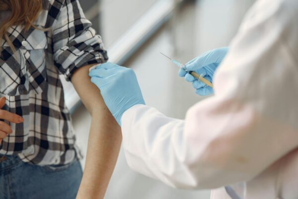 Agenţia pentru Alimente şi Medicamente din Statele Unite a refuzat să examineze o cerere de autorizare a primului vaccin antigripal pe bază de ARN mesager
