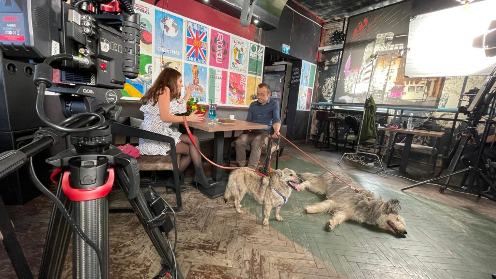 Am fost la cinema să văd filmul Efectul Pufi și am descoperit o comedie românească altfel: Dialoguri naturale, râsete în sală și o poveste de dragoste cu suflet (VIDEO)