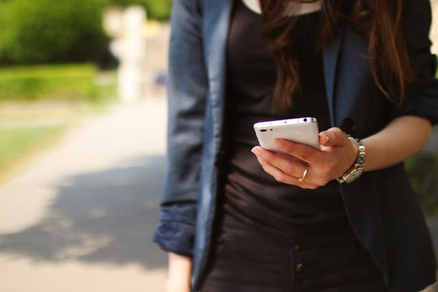 Android la poluri opuse: ce oferă telefoanele entry-level și high-end pentru cei ce vor un nou smartphone