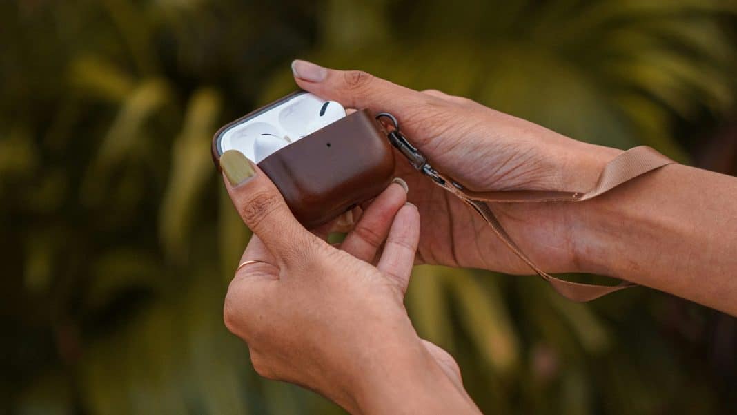 Apple pregătește o versiune premium de AirPods Pro 3, cu camere integrate