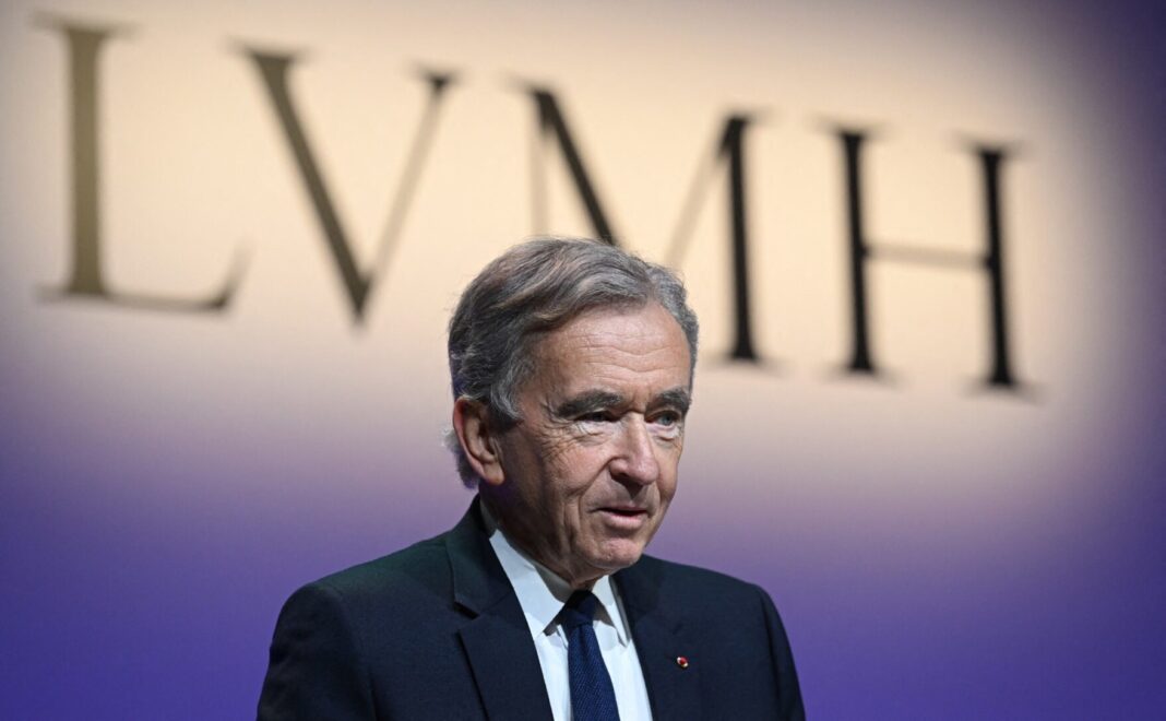 Arnault cumpără acțiuni LVMH după ce a anunțat că vrea să depășească pragul de 50%