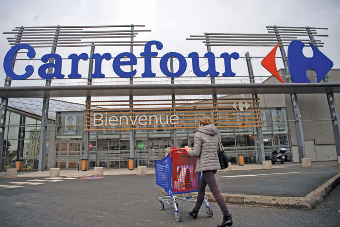 Ascensiunea şi căderea Carrefour, cel mai mare retailer alimentar al Europei. În 1997 francezii au intrat în Polonia, a urmat România în 2001, în Ungaria au intrat indirect,  dar acum, după 25 de ani, se desfăşoară marea retragere din Europa de Est