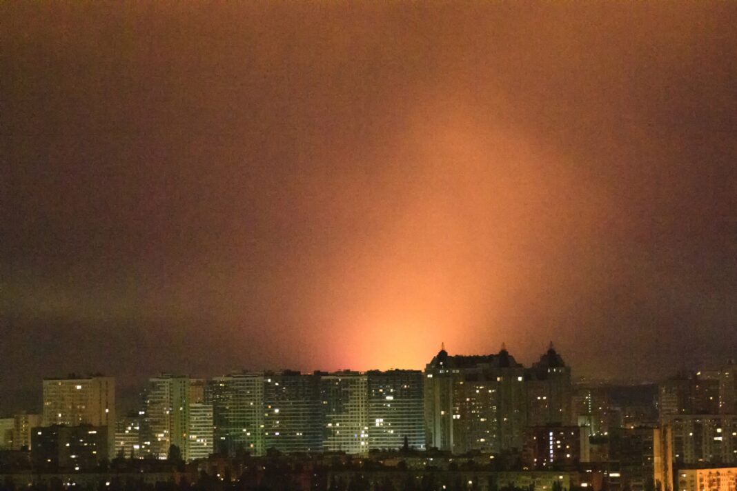 Atac masiv al Rusiei cu rachete şi drone asupra infrastructurii energetice a Ucrainei / Sute de mii de ucraineni rămași fără căldură, în condiții de ger