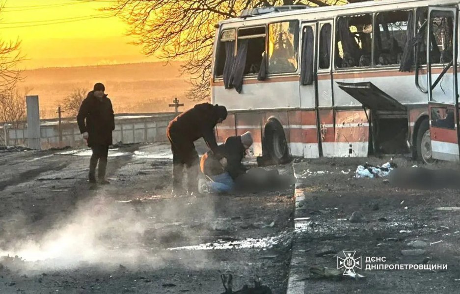 Atac rusesc asupra civililor: 15 mineri uciși după ce o dronă a lovit un autobuz în regiunea ucraineană Dnipropetrovsk