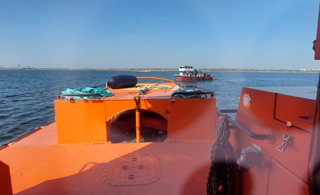 Autoritățile elene lansează o anchetă privind incidentul în care au murit 15 migranți/ O navă a pazei de coastă avea camera video oprită în momentul în care a intrat în coliziune cu o barcă care transporta migranți