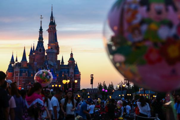 Avertisment de la Disney pentru Trump: Scăderea numărului de turişti străini afectează vânzările din parcurile tematice