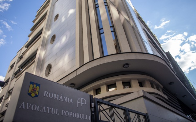 Avocatul Poporului atacă la Curtea Constituțională ordonanța care prevede că prima zi de concediu medical nu este plătită
