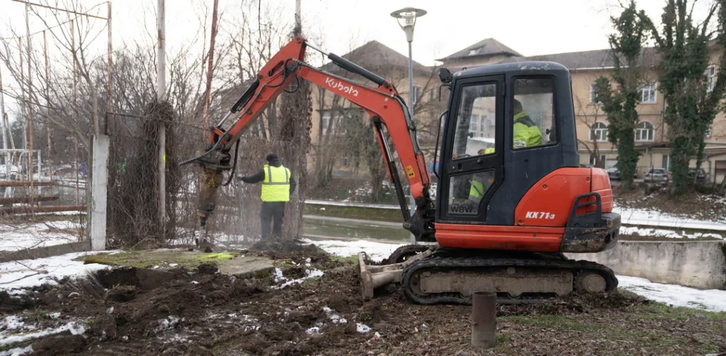 Baza de Canotaj din Timișoara, călcată de hoți, după ce primăria a demolat gardul ca să redea terenul comunității / S-a deschis dosar penal
