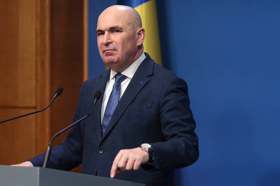 Bolojan: „Am cheltuit mai mult decât ne permiteam”. Cum răspunde criticilor care-l numesc „Ilie Sărăcie” și când vedem efectele corecțiilor bugetare