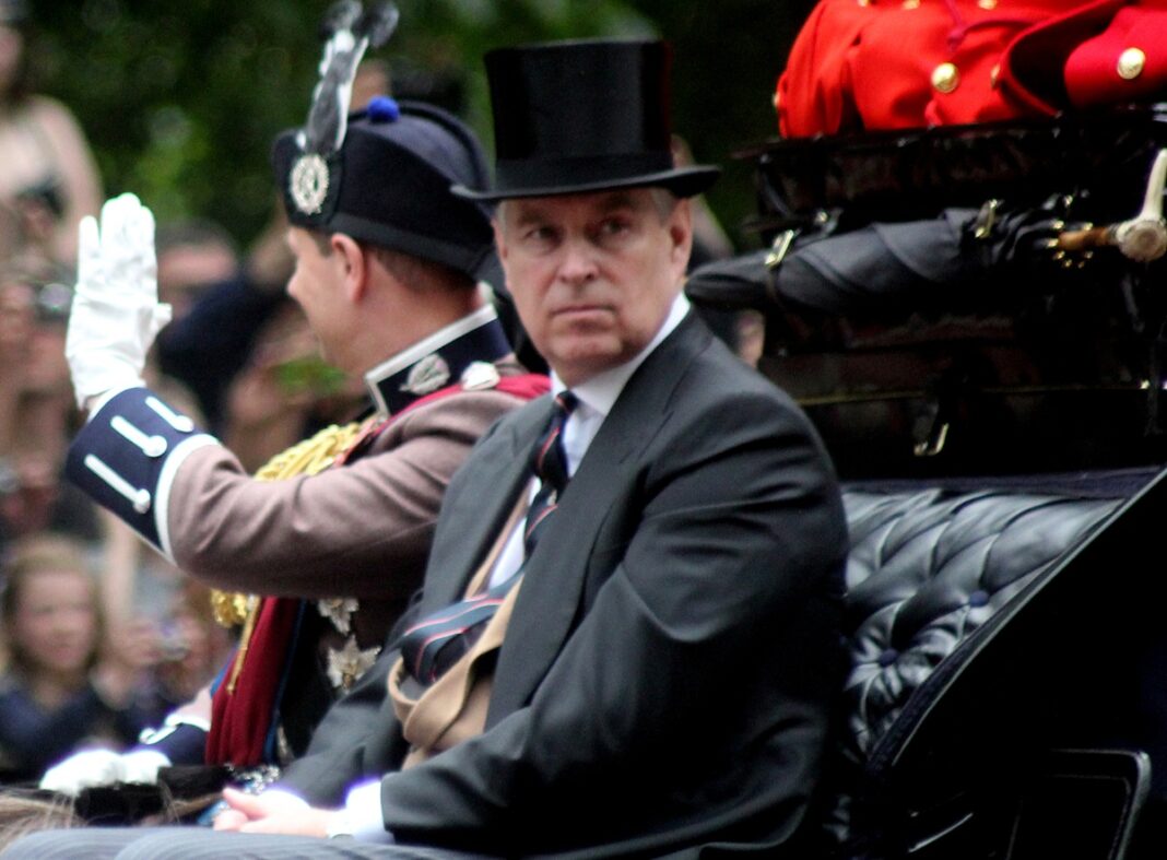 BREAKING Andrew Mountbatten, fost prinț de Windsor, a fost arestat sub suspiciunea de abatere de la funcție publică