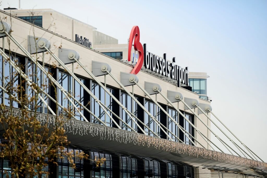 Bruxelles: Peste o sută de pasageri evacuați dintr-un avion SAS, pilotul a încercat să decoleze de pe o pistă de rulare