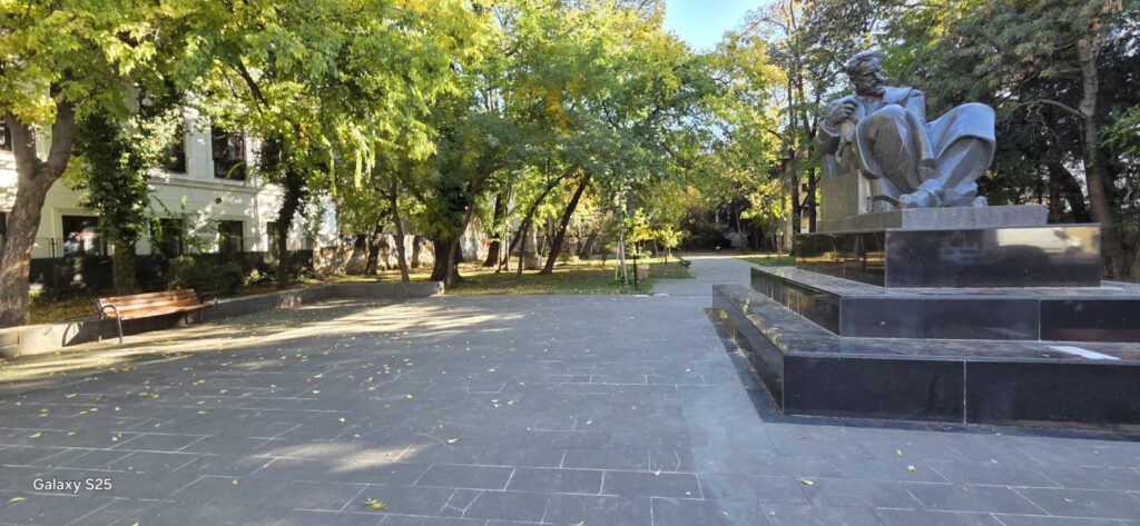 Bucureștenii care vor să rezolve problemele de mediu din cartierul lor pot primi granturi de până la 15.000 de euro pentru fiecare proiect de mediu, prin programul „În zona ta”