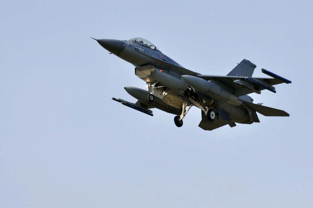 Bulgaria ar putea primi avioanele F-16 mai târziu, pe fondul renegocierii plăților de către guvern