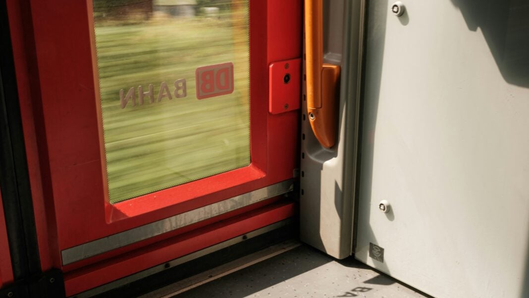 Căile ferate germane vor reduce 6.000 de locuri de muncă la filiala de transport marfă