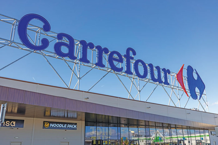 Carrefour şi-a anunţat capitularea în campania din Europa de Est