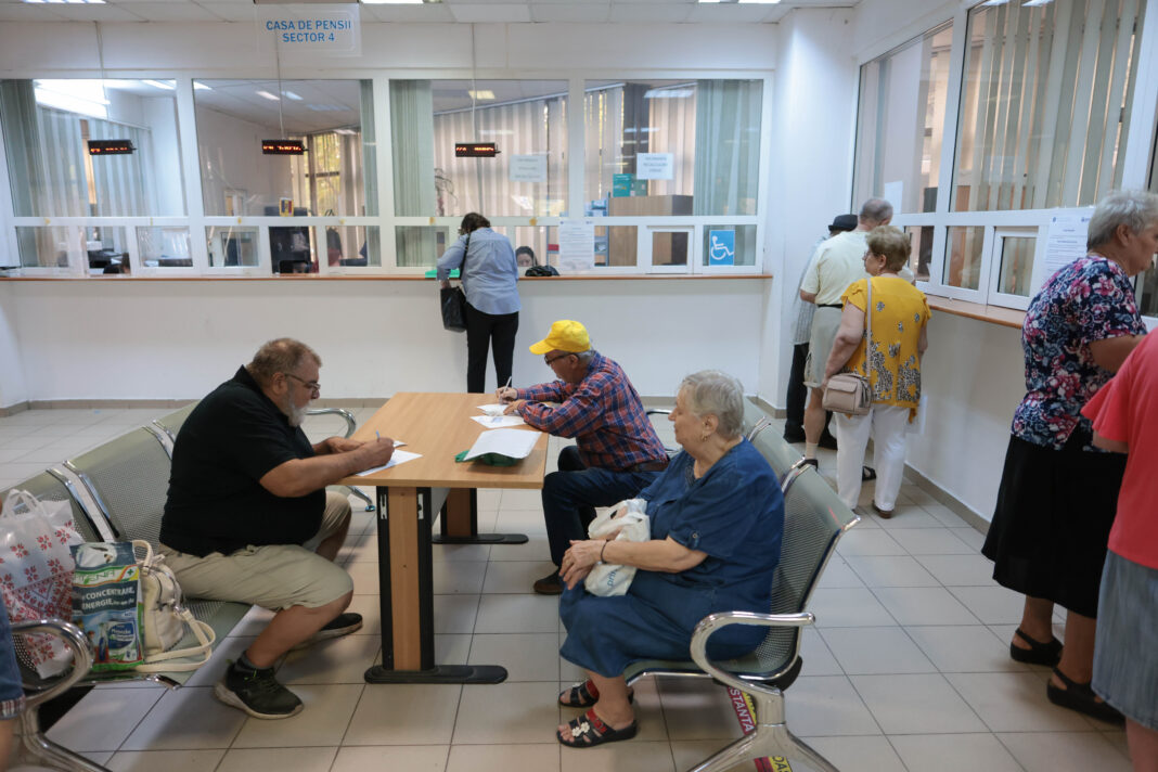 Cât câștigă în plus un pensionar care a ieșit la limită de vârstă față de unul pensionat anticipat