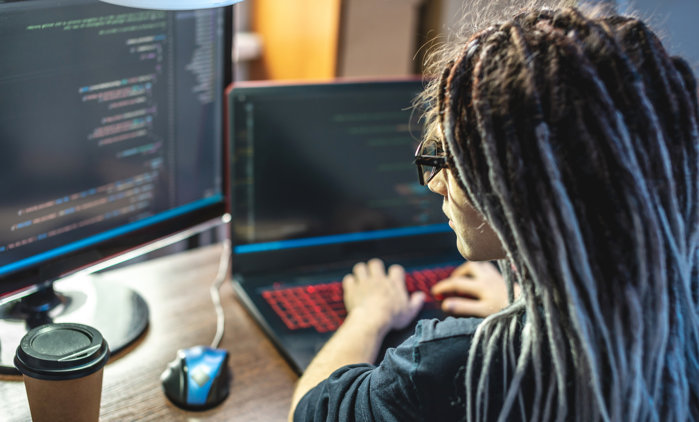 Ce este “vibe coding” si cum faci trecerea la IT, chiar daca ai studiat altceva „Câştig dublu din programare faţă de atunci când lucram în domeniul de beauty”