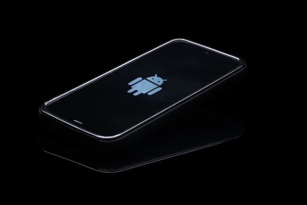 Ce se știi despre Keenadu, un virus invizibil care îți poate spiona telefonul fără să știi / Recomandările specialiștilor