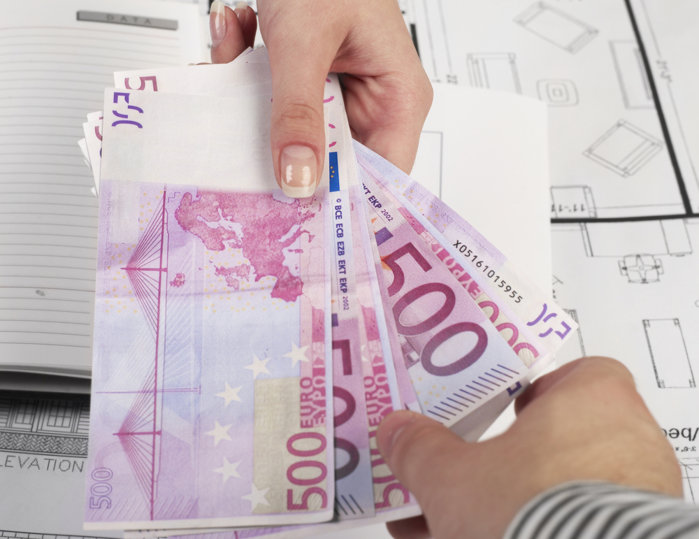 Ce semnale transmite creditarea firmelor şi a populaţiei la început de an? Cât de mult mai pot să economisească românii şi firmele?