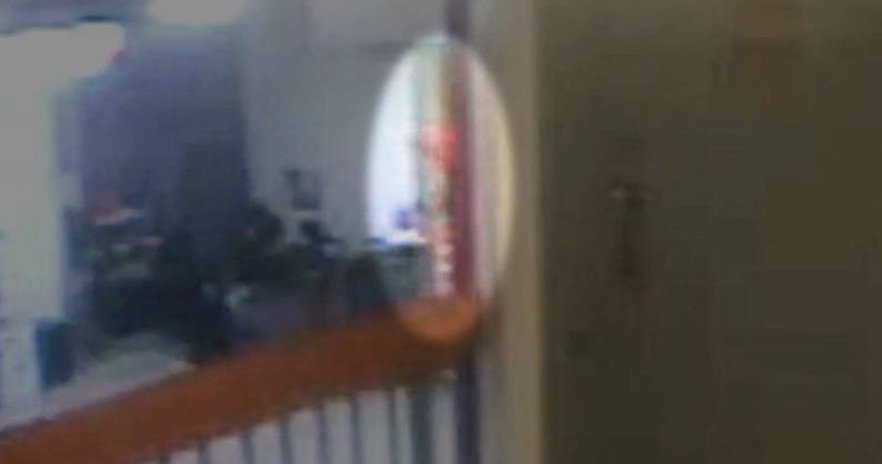 Cine a intrat în aripa de închisoare în care se afla celula lui Epstein în noaptea morții sale? Înregistrări video recent publicate par să contrazică versiunea oficială (CBS)