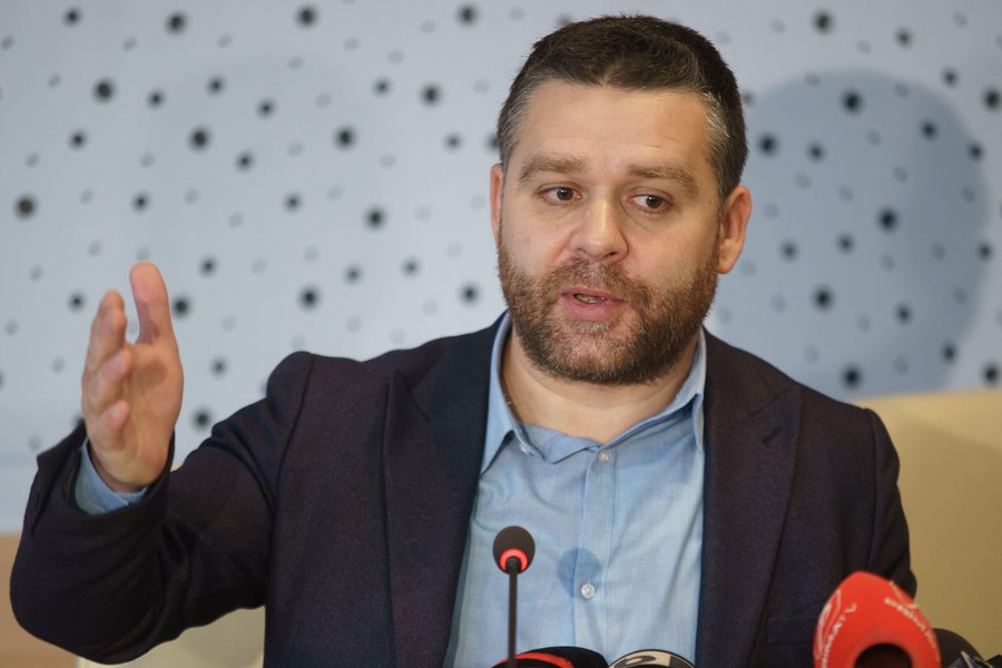 Ciucu le cere bucureștenilor să rămână în case: „Se intervine dificil, pentru că sunt mașini peste tot”