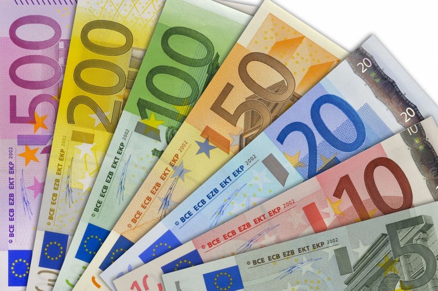 Consilier al guvernatorul BNR: România a pierdut 8 miliarde de euro în două zile înaintea turului doi al prezidenţialelor