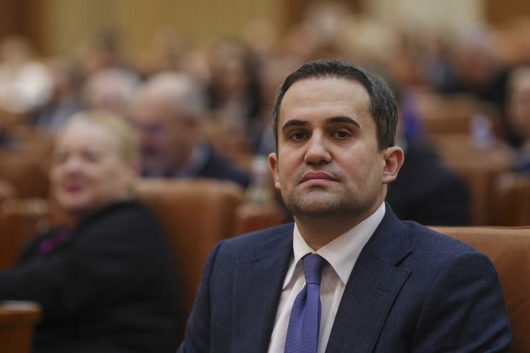 Cotidianul: Ministrul Transporturilor, Ciprian Șerban (PSD), a mințit în CV / A fost exmatriculat de la o facultate privată. Reacția ministrului: „Nu știu cum s-a finalizat”