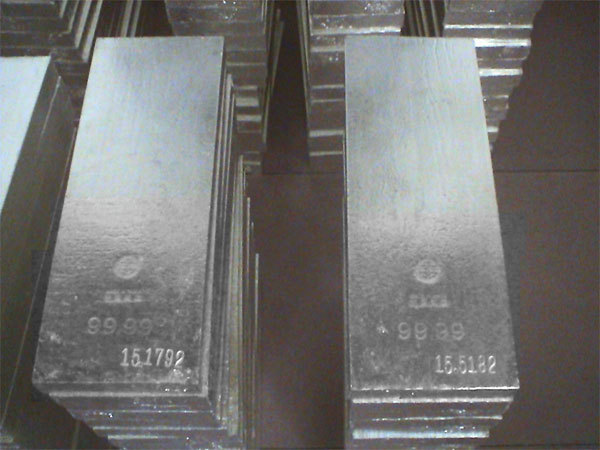 Cum au rămas investitorii de retail fără bani din cauza creşterii şi scăderii abrupte a argintului pe pieţele internaţionale? În doar câteva zile, preţul metalului preţios a scăzut cu 40%. „Argintul este întotdeauna o capcană mortală”