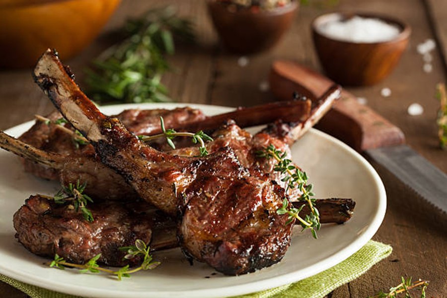 Cum se gătește cea mai bună carne de oaie, alimentul tradițional de bază al poporului român. Rețetele care te fac să te pierzi cu firea